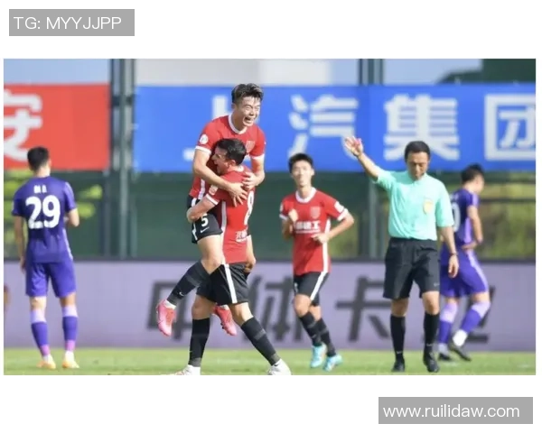 内内远射破门助玉昆扩大领先优势梅州两球落后形势严峻