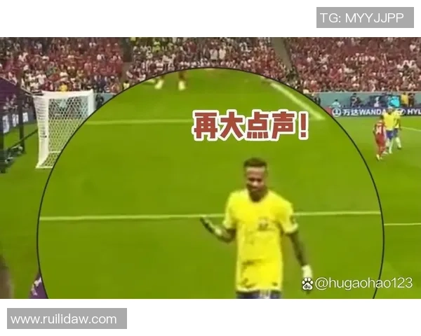 小狗模仿受伤倒地球员被球迷调侃为新内马尔引发热议